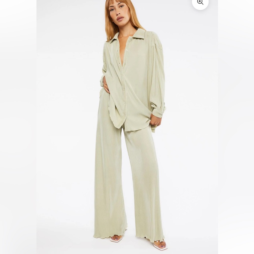 SAGE GREEN PLISSE LETTUCE-EDGE SHIRT & PANTS SET